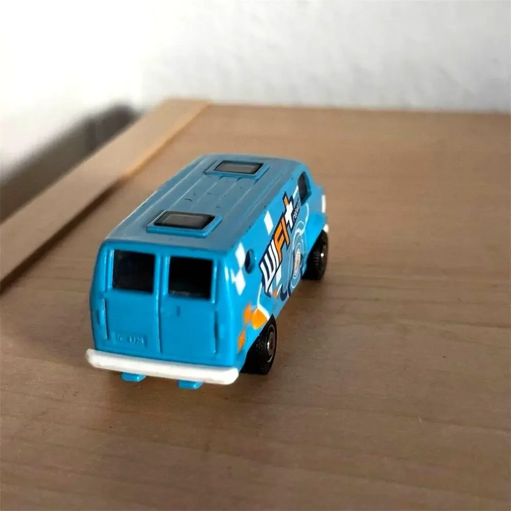 Matchbox Y2K 2006 Chevy Van WiFi Repair Diecast Model 1:74 Blue